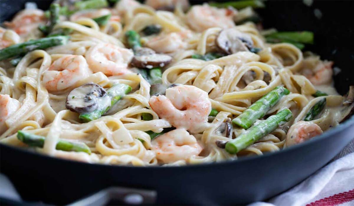 CREAMY PESTO SHRIMP PASTA